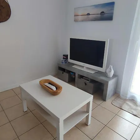Location 4-6 Personnes Holiday home Grayan-et-l'Hopital